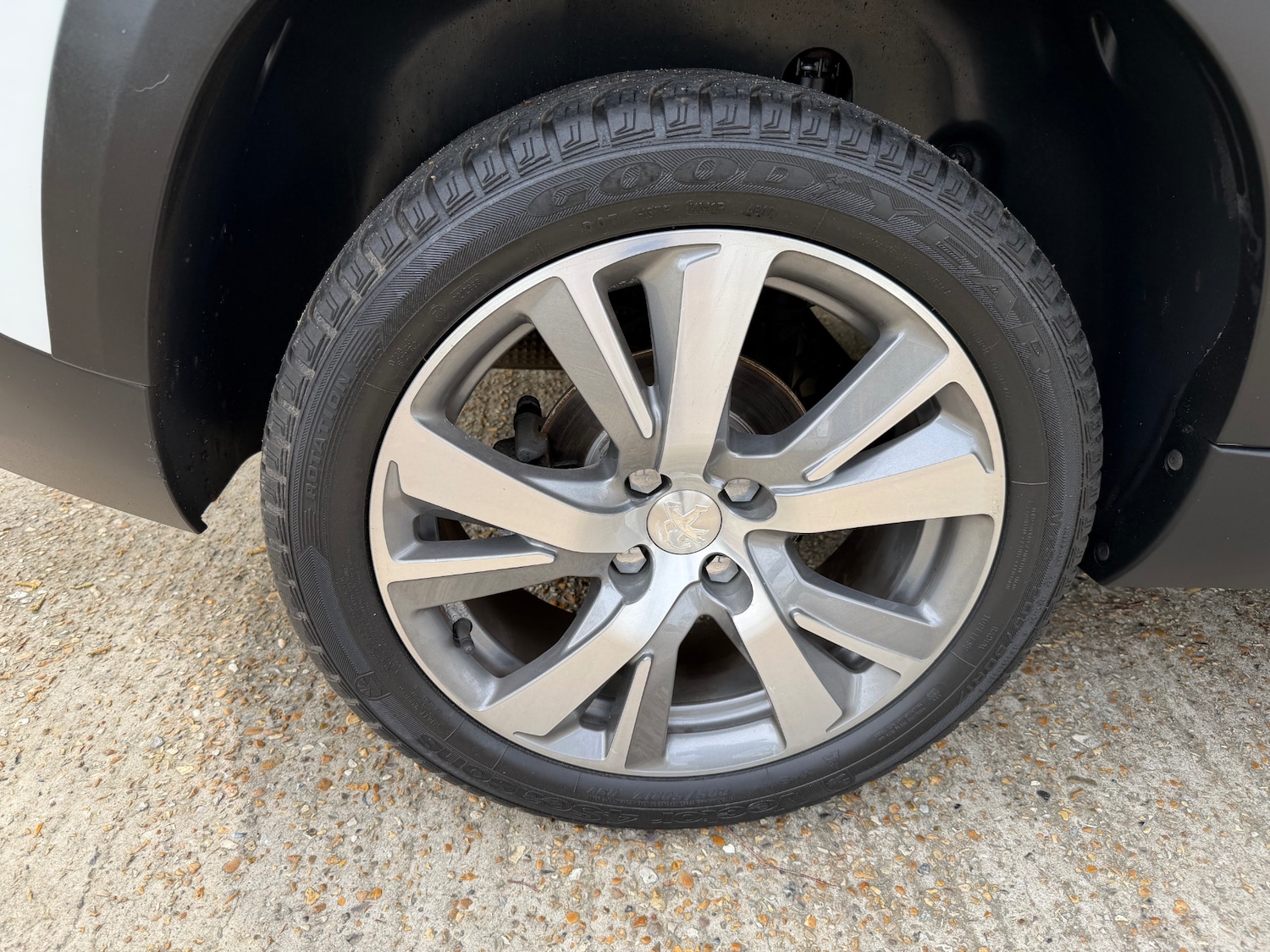 Used Peugeot 2008 2017 for sale - 78196861: Photo 9