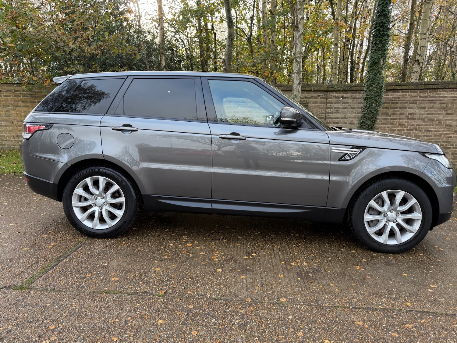 Used Land Rover Range Rover Sport 2017 for sale - 76578366: Photo 2