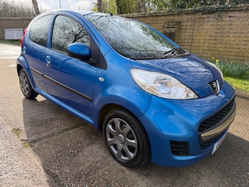 2011 (11) - 1.0 Urban 5dr