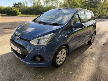 Used Hyundai i10 2015 for sale - 75931452: Photo