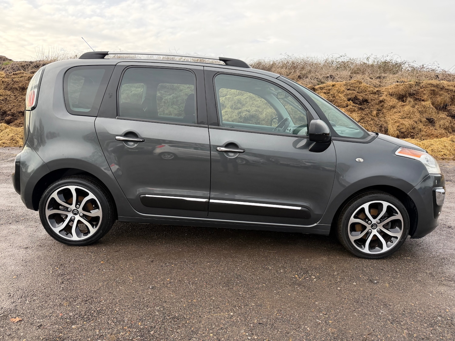 Used Citroen C3 Picasso 2016 for sale - 77337884: Photo 2