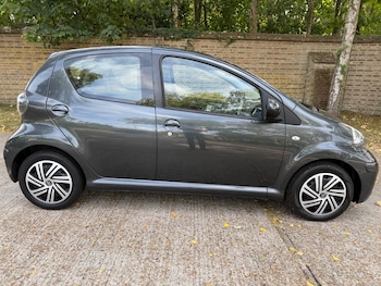 Used Toyota AYGO 2011 for sale - 75692163: Photo