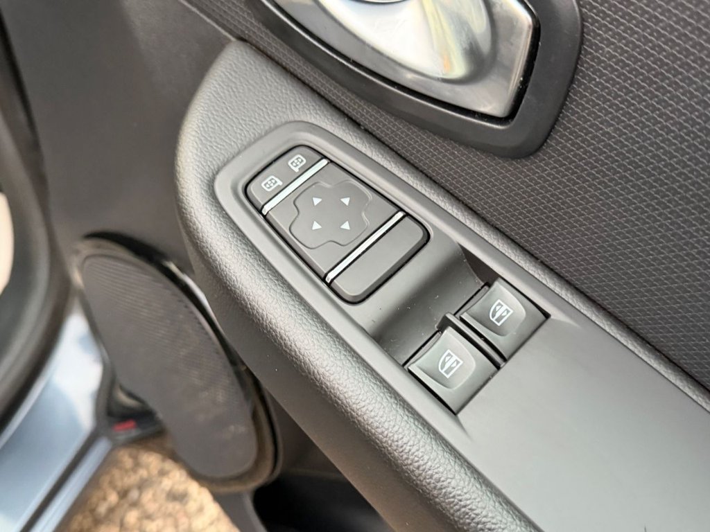 Used Renault Clio 2025 for sale - 76820206: Photo 31