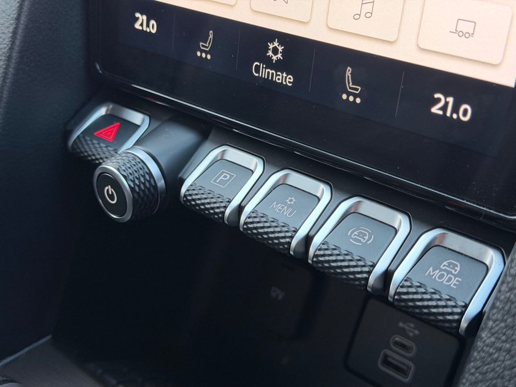 Used Volkswagen Amarok 2024 for sale - 76691300: Photo 39