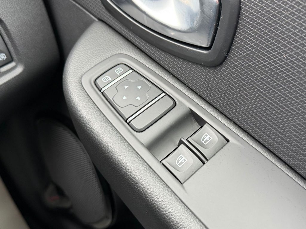 Used Renault Clio 2025 for sale - 77436668: Photo 38