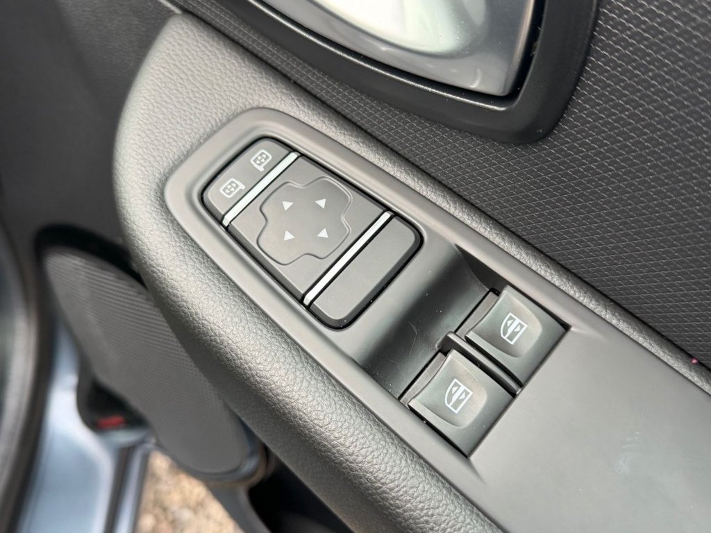 Used Renault Clio 2019 for sale - 77498556: Photo 41