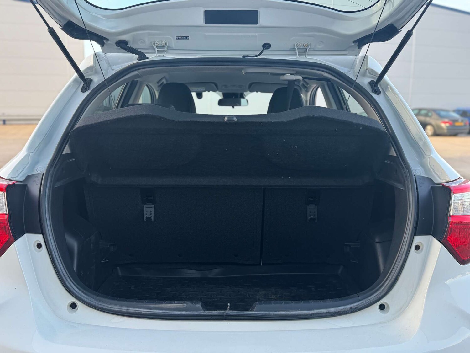 Used Toyota Yaris 2019 for sale - 78015707: Photo 32