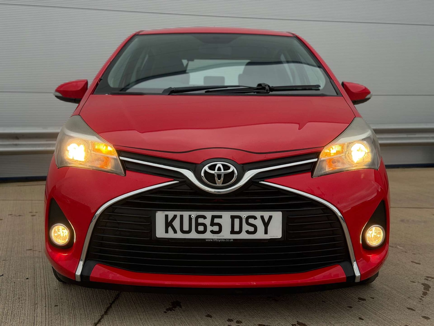 Used Toyota Yaris 2015 for sale - 78015732: Photo 2