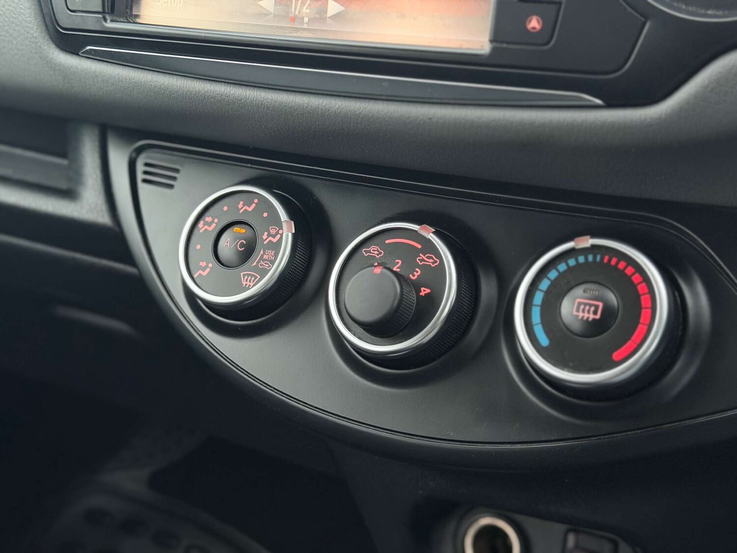 Used Toyota Yaris 2015 for sale - 78015732: Photo 28