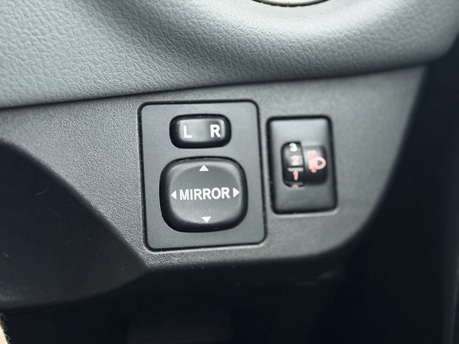 Used Toyota Yaris 2015 for sale - 78015732: Photo 32