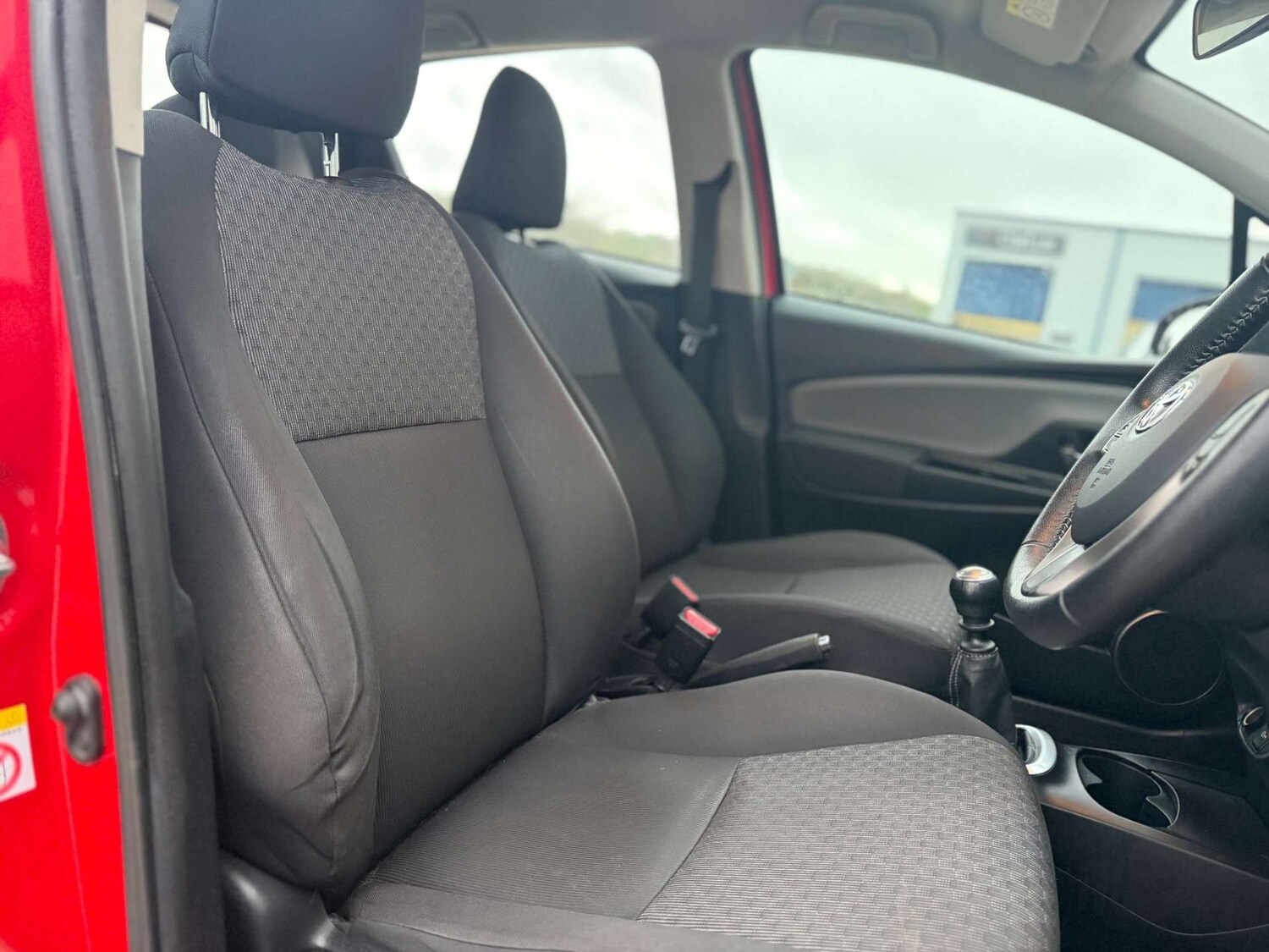 Used Toyota Yaris 2015 for sale - 78015732: Photo 33