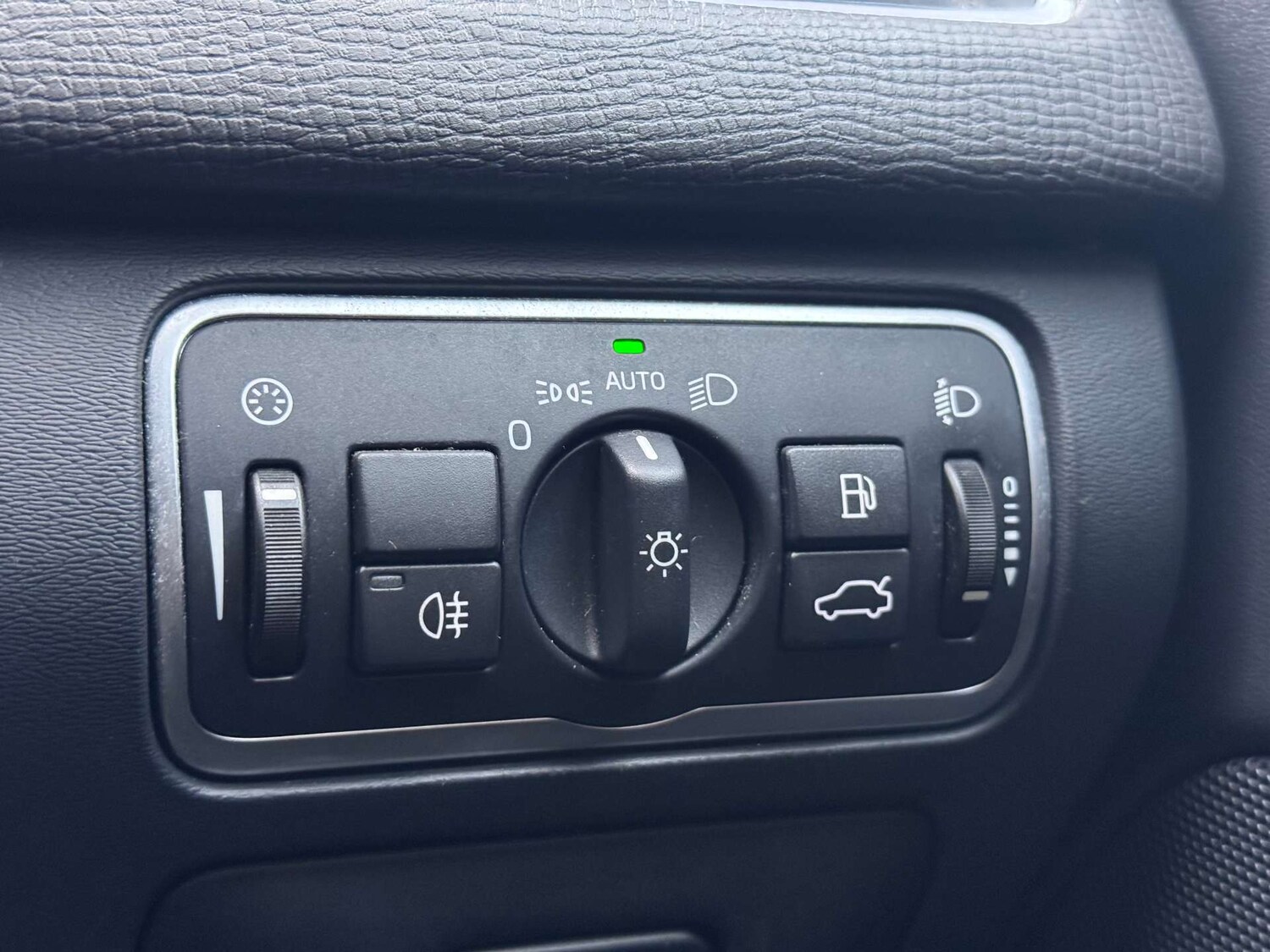 Used Volvo XC60 2016 for sale - 78015725: Photo 28