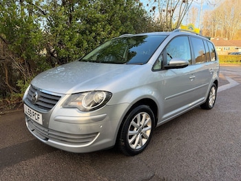 Used Volkswagen Touran 2009 for sale - 76700918: Photo