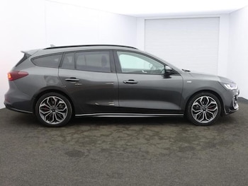 Used Ford Focus 2022 for sale - 76345614: Photo