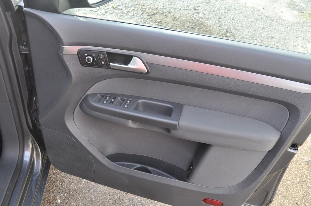 Used Volkswagen Touran 2014 for sale - 76386709: Photo 10