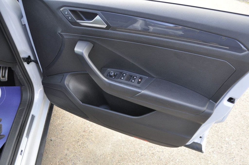 Used Volkswagen T-Roc 2018 for sale - 76386732: Photo 10