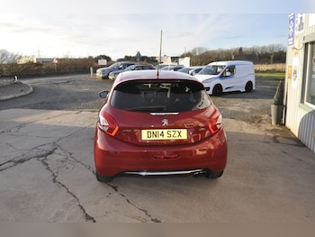 Used Peugeot 208 2014 for sale - 77642979: Photo