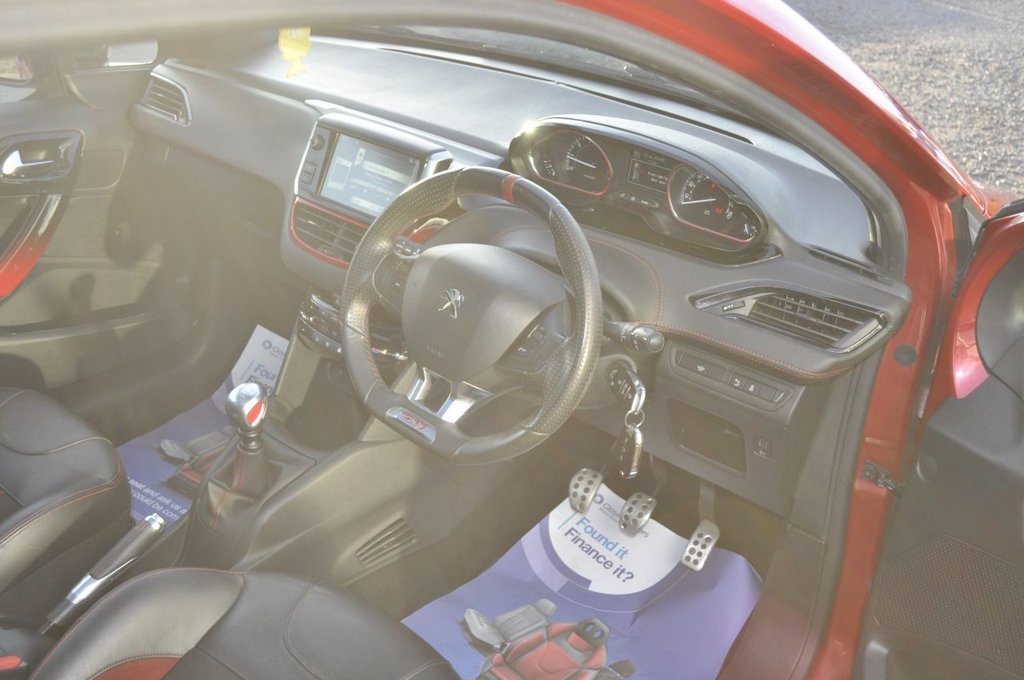 Used Peugeot 208 2014 for sale - 77642979: Photo 8