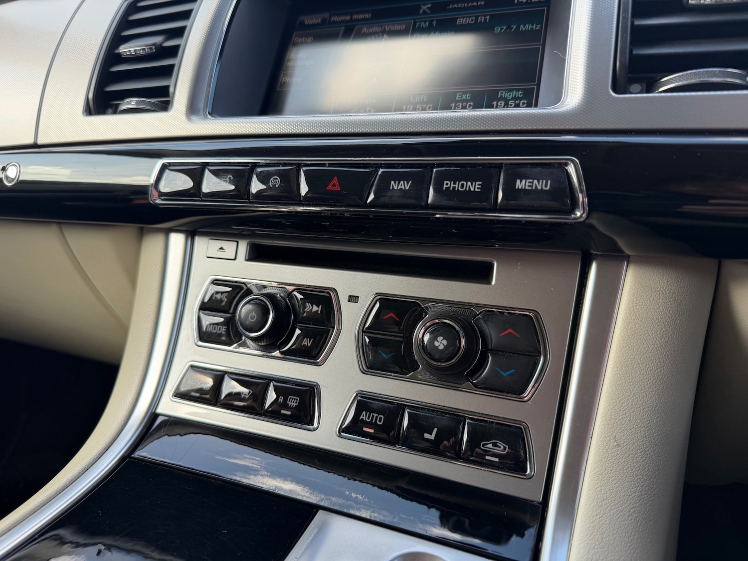 Used Jaguar XF 2015 for sale - 78199277: Photo 20