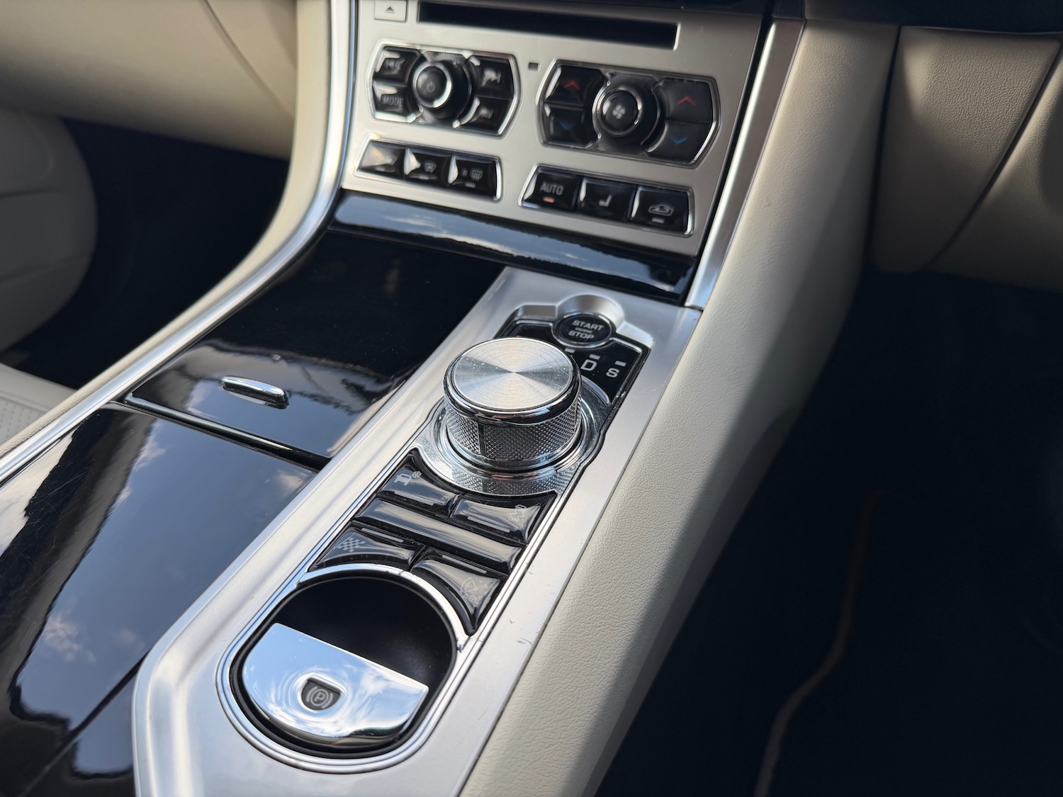 Used Jaguar XF 2015 for sale - 78199277: Photo 21