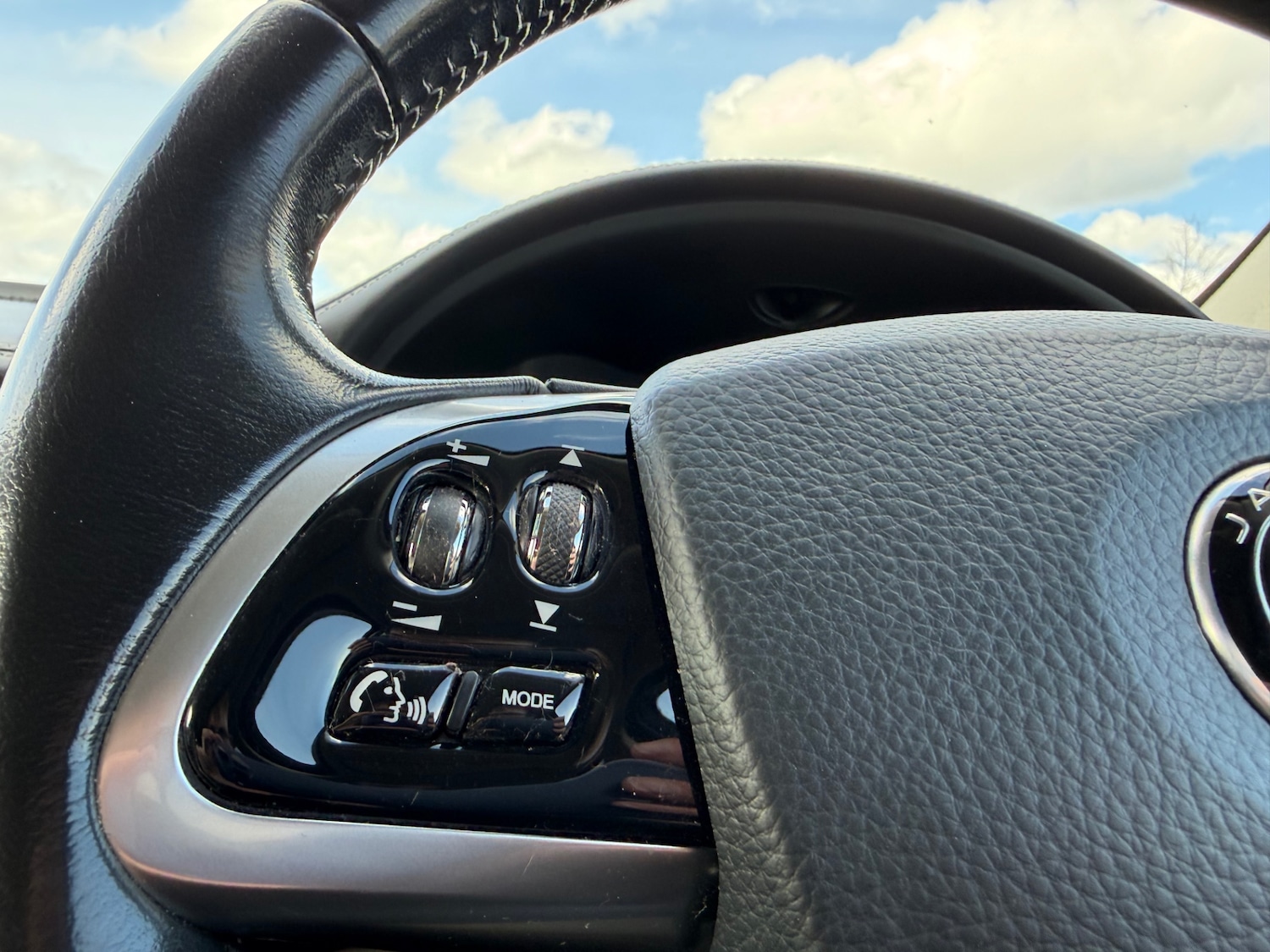 Used Jaguar XF 2015 for sale - 78199277: Photo 24