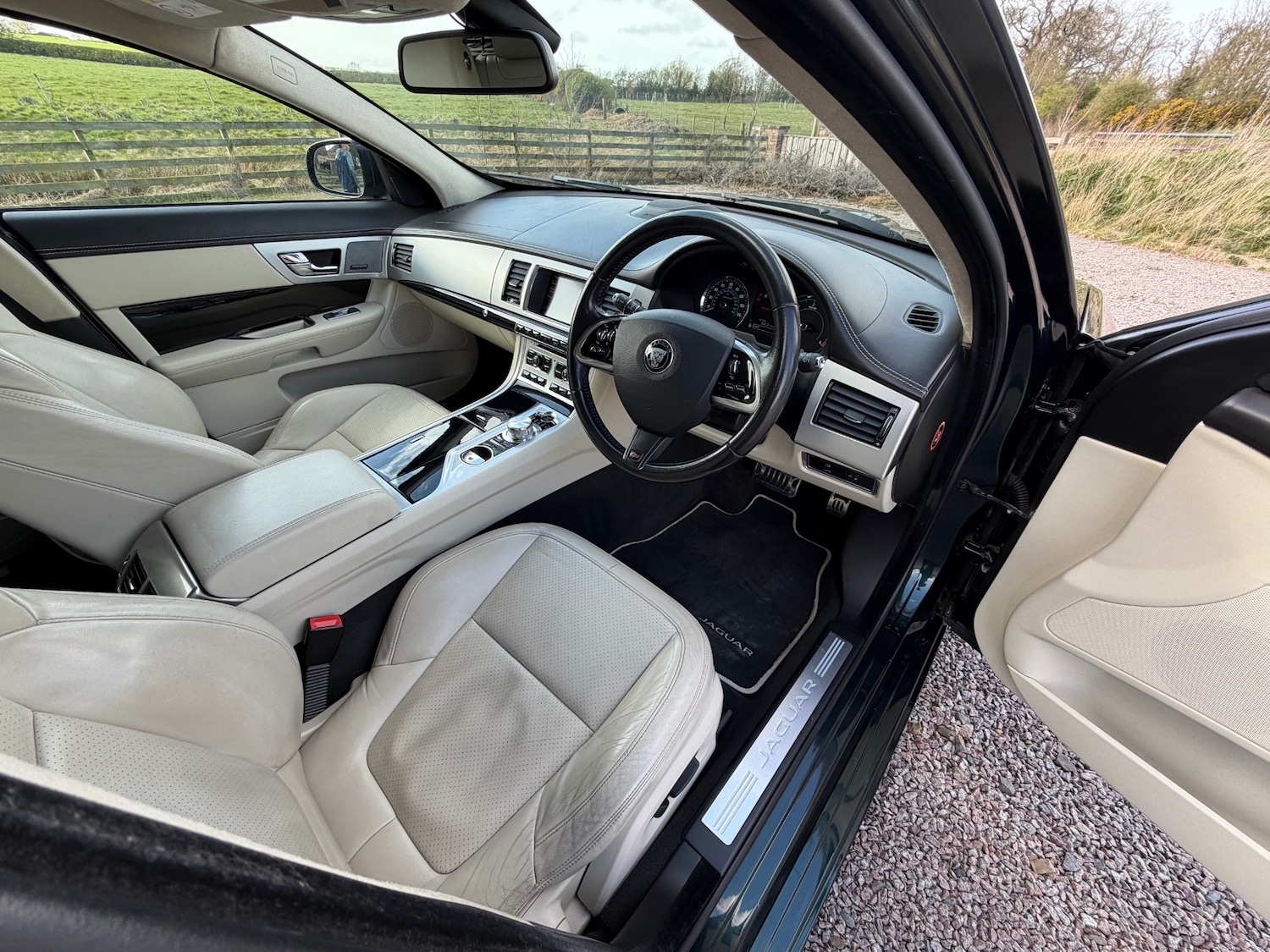 Used Jaguar XF 2015 for sale - 78199277: Photo 5