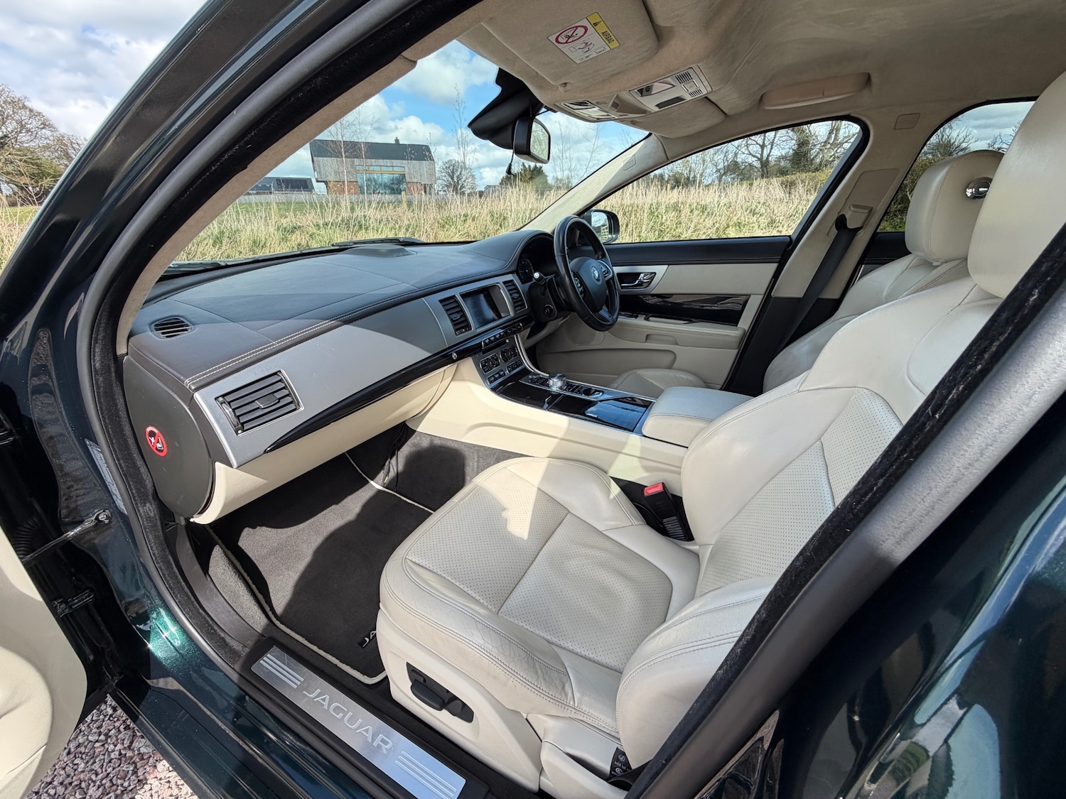 Used Jaguar XF 2015 for sale - 78199277: Photo 7