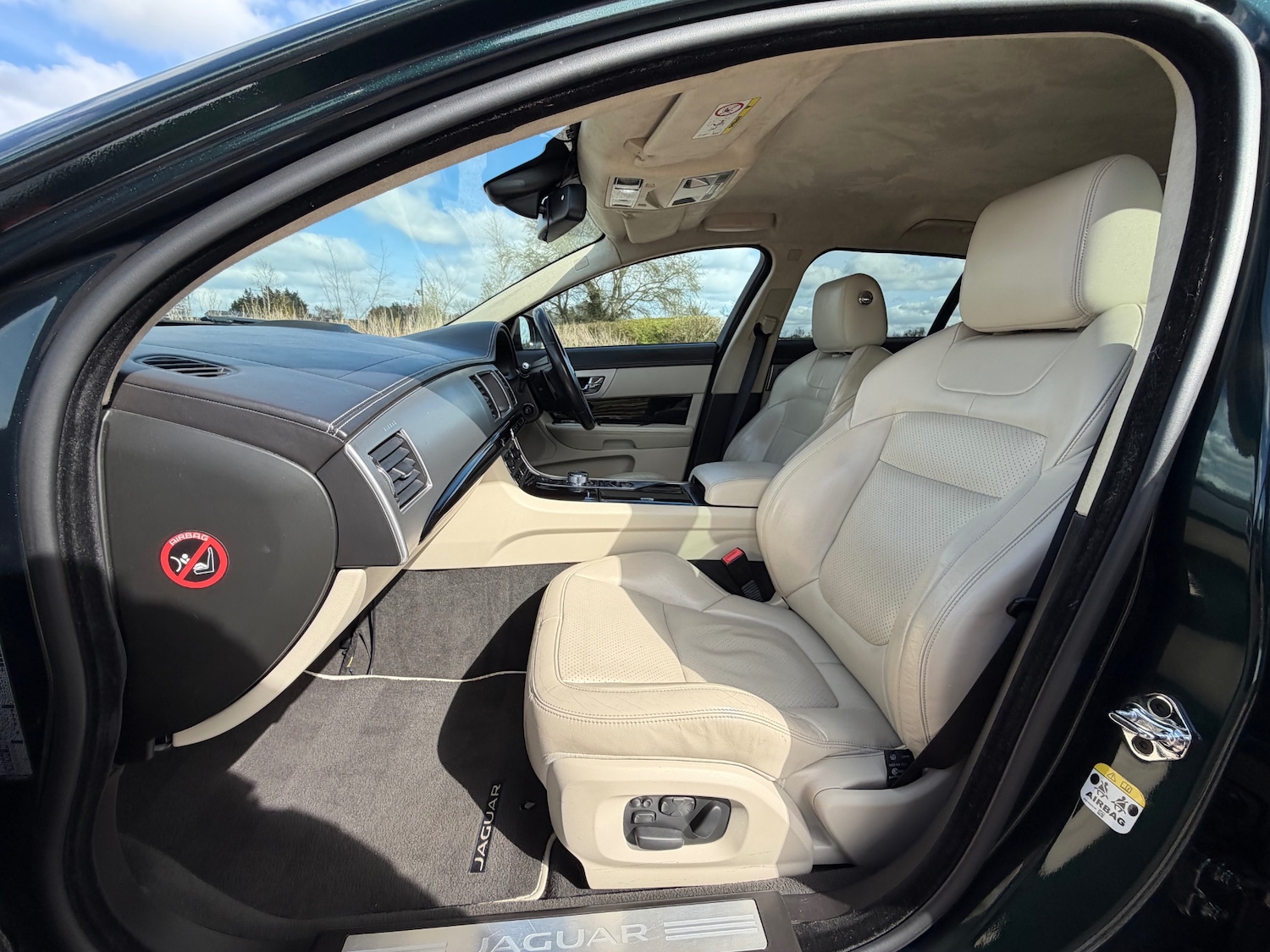 Used Jaguar XF 2015 for sale - 78199277: Photo 8