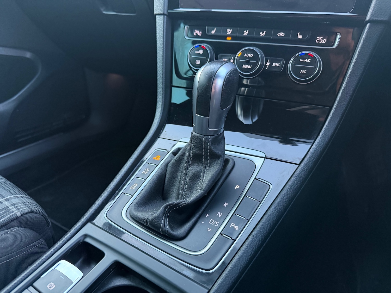 Used Volkswagen Golf 2017 for sale - 77977228: Photo 21