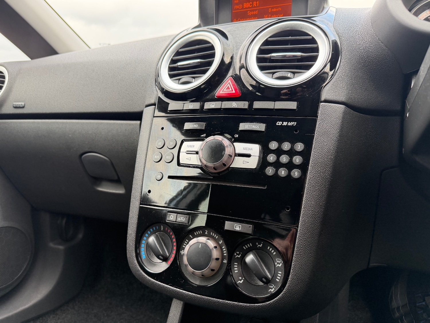 Used Vauxhall Corsa 2015 for sale - 77297353: Photo 14