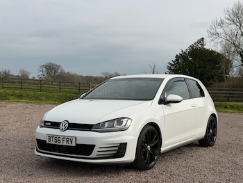 Used Volkswagen Golf 2016 for sale - 77950497: Photo