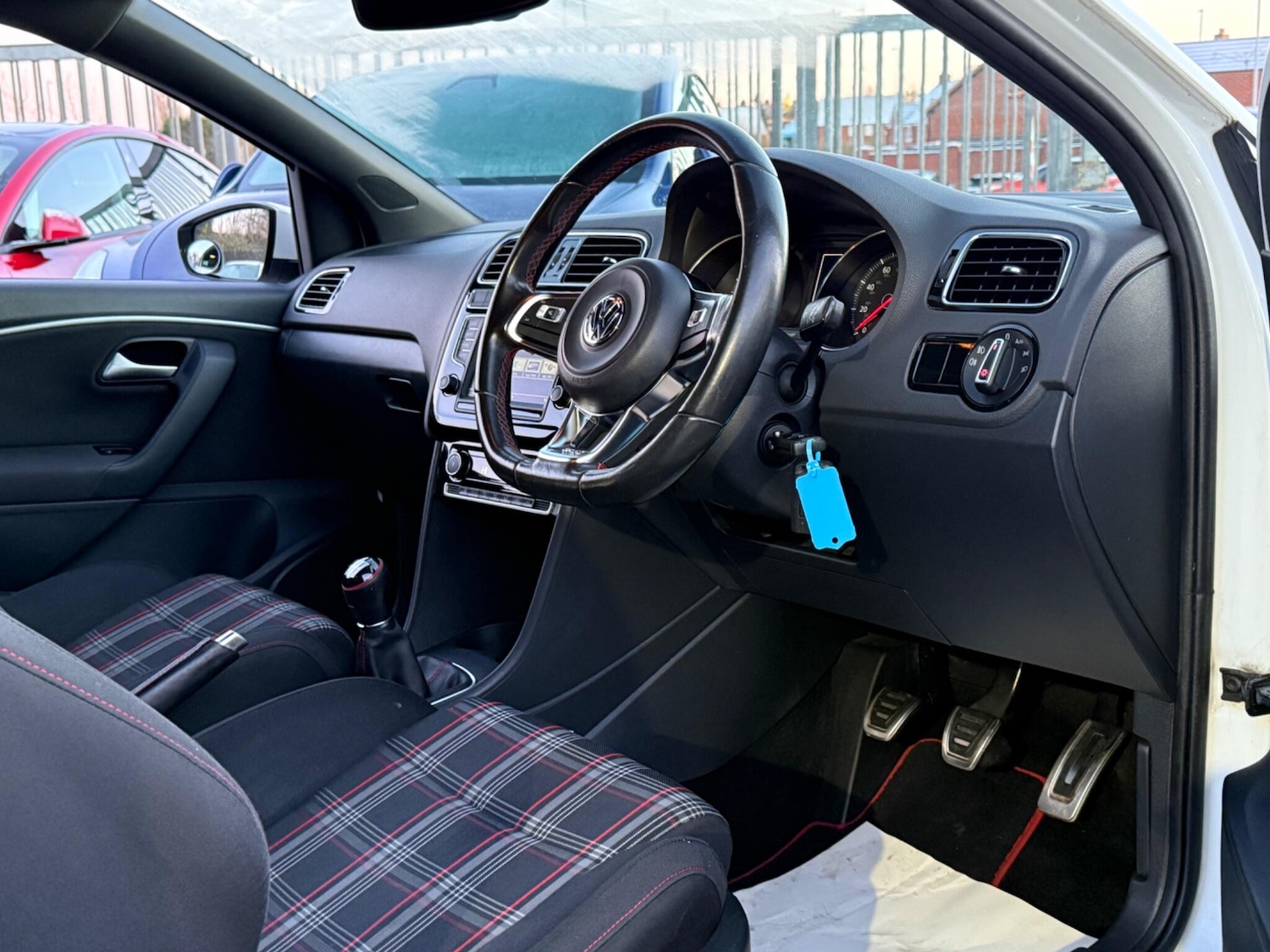 Used Volkswagen Polo 2016 for sale - 77097943: Photo 2