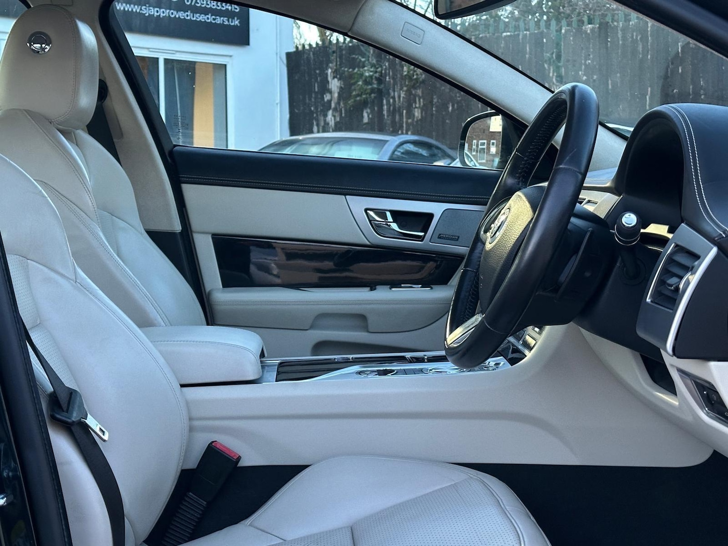 Used Jaguar XF 2013 for sale - 77598531: Photo 2