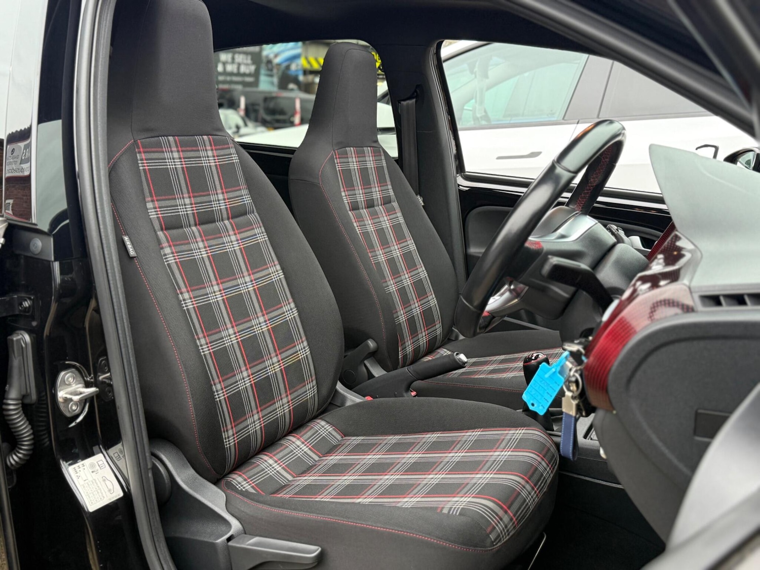 Used Volkswagen up! 2019 for sale - 77597983: Photo 2