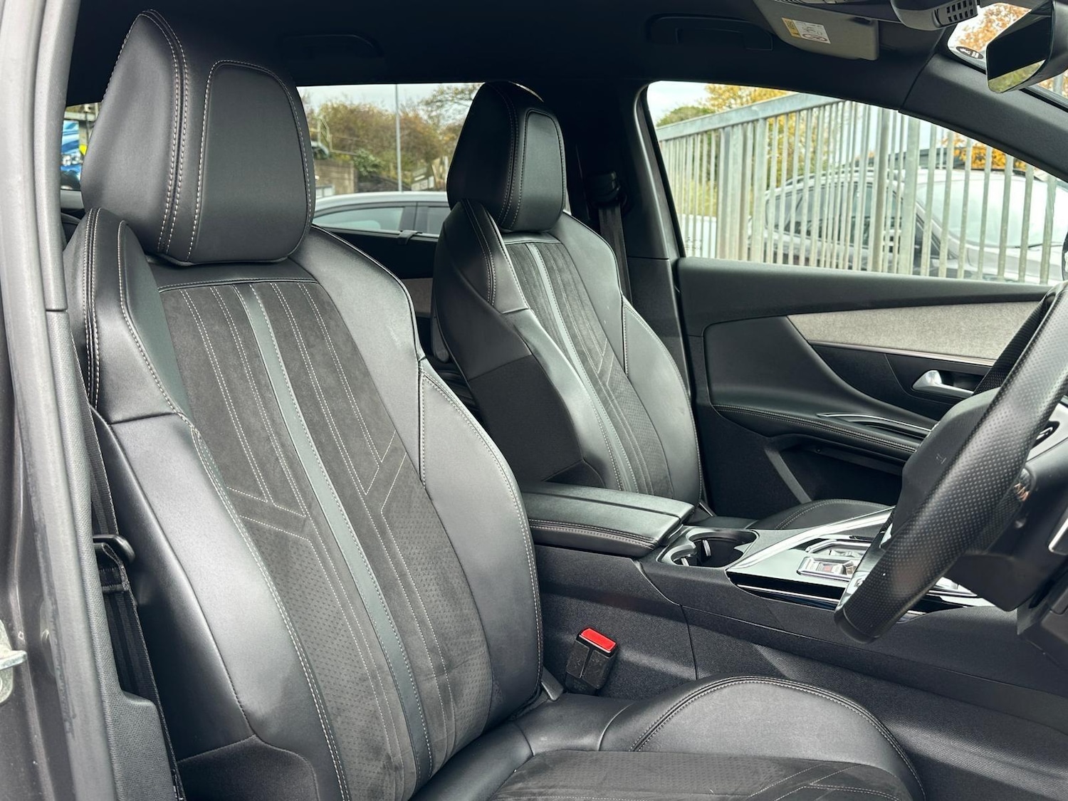 Used Peugeot 5008 for sale - 76658434: Photo 2