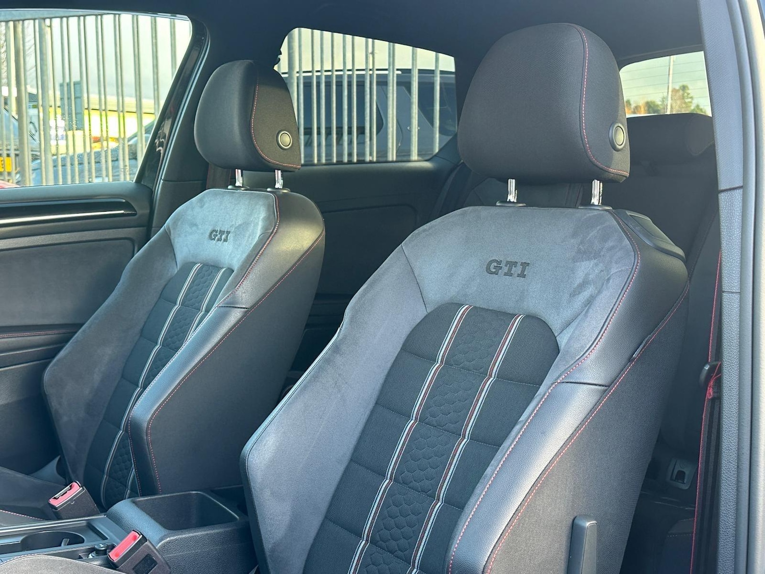 Used Volkswagen Golf 2017 for sale - 77230117: Photo 28