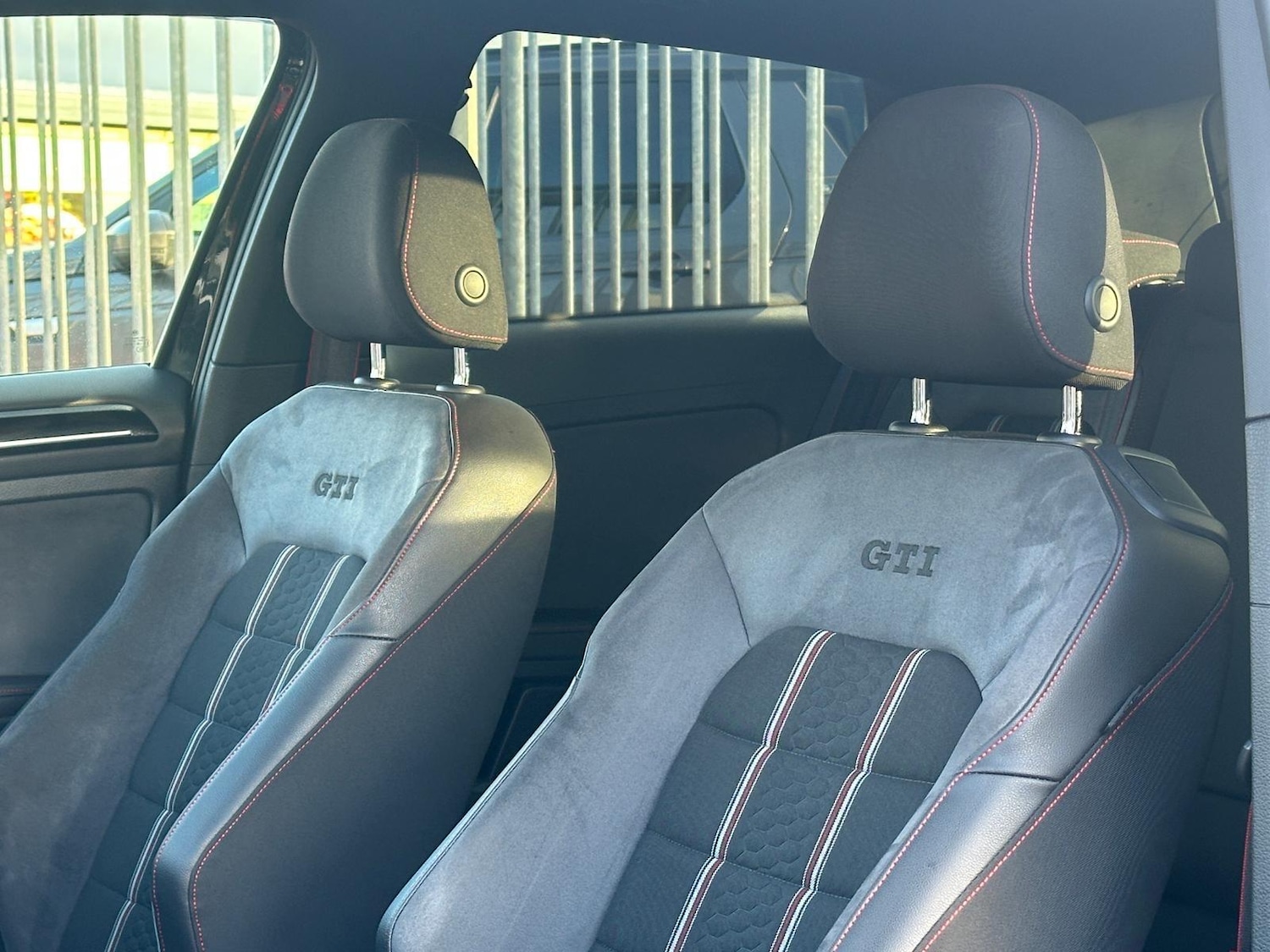 Used Volkswagen Golf 2017 for sale - 77230117: Photo 31