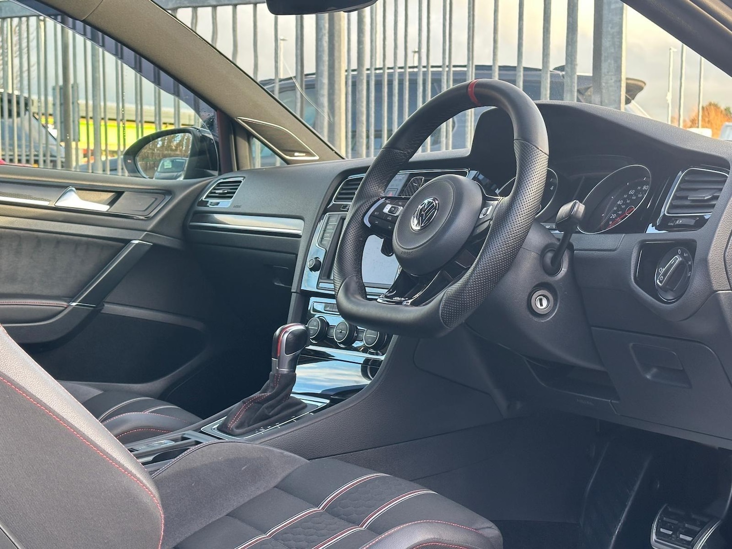 Used Volkswagen Golf 2017 for sale - 77230117: Photo 32