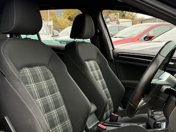 Used Volkswagen Golf 2015 for sale - 76512420: Photo