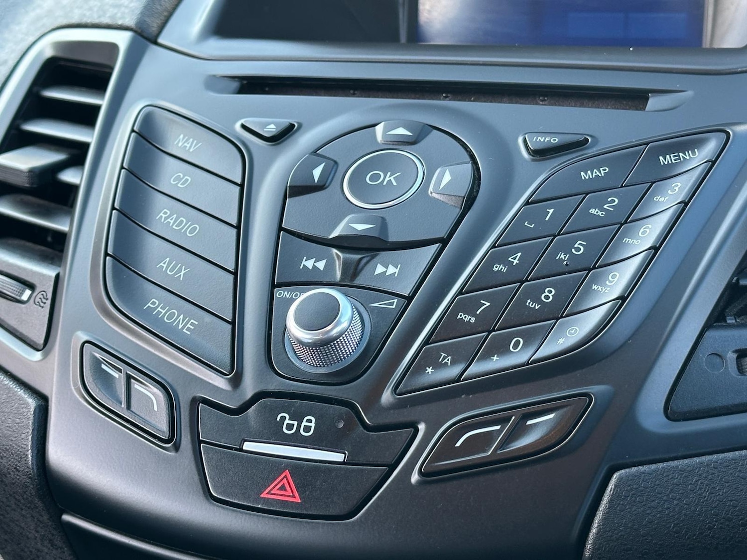 Used Ford Fiesta 2017 for sale - 77852990: Photo 32