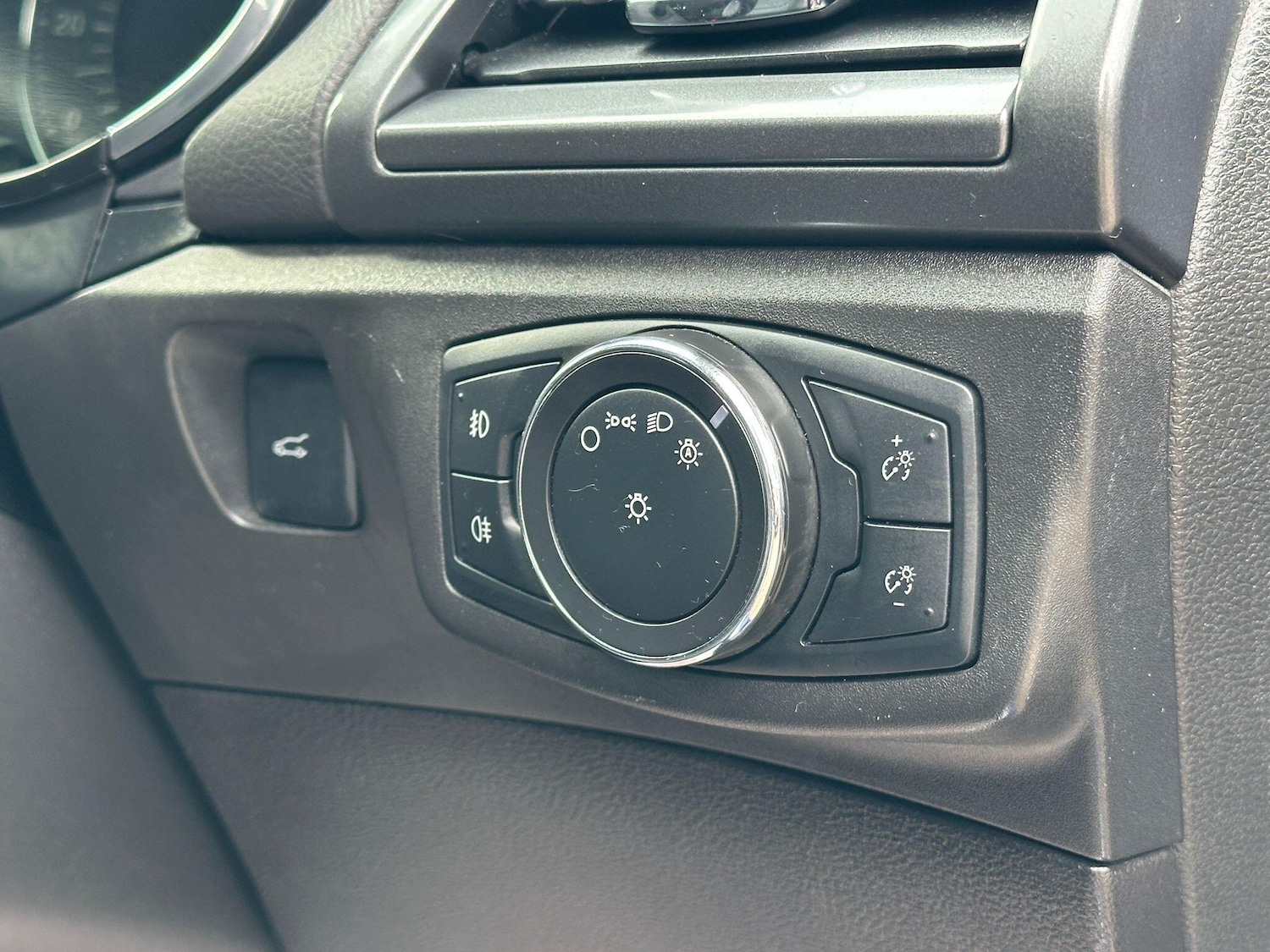 Used Ford Mondeo 2015 for sale - 78184206: Photo 31