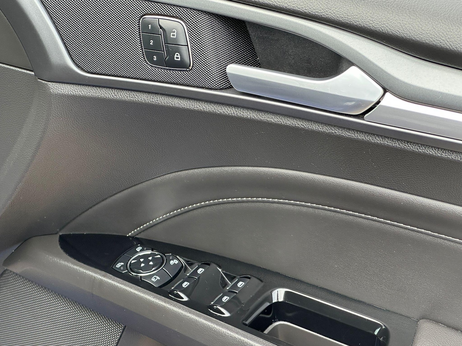 Used Ford Mondeo 2015 for sale - 78184206: Photo 32