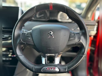 Used Peugeot 208 2015 for sale - 77203062: Photo