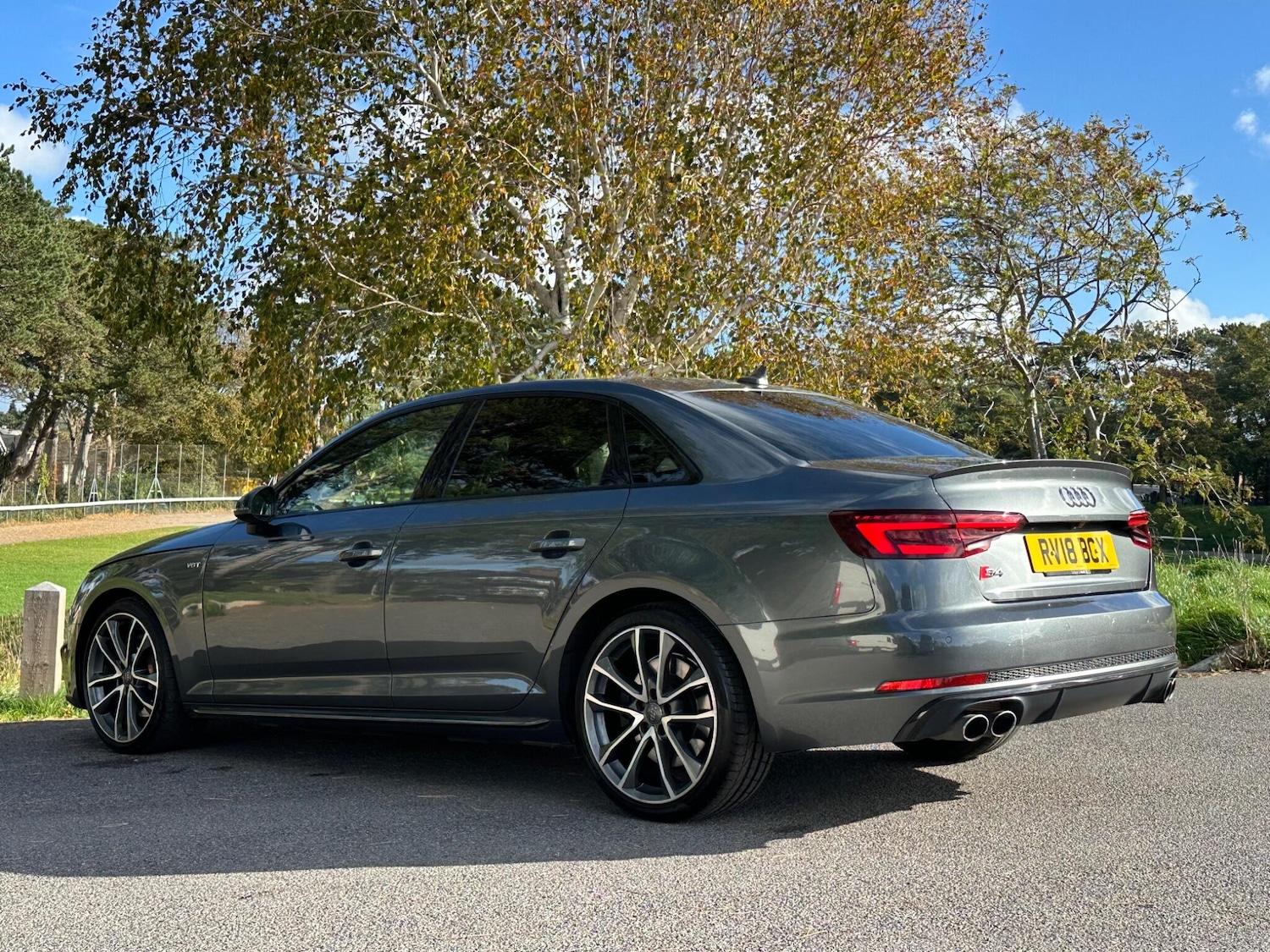 Used Audi A4 2018 for sale - 76801033: Photo 2