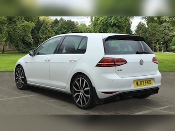 Used Volkswagen Golf 2017 for sale - 77331179: Photo