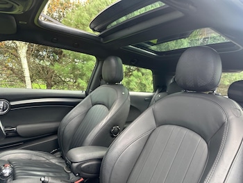 Used MINI Hatch 2021 for sale - 76802453: Photo