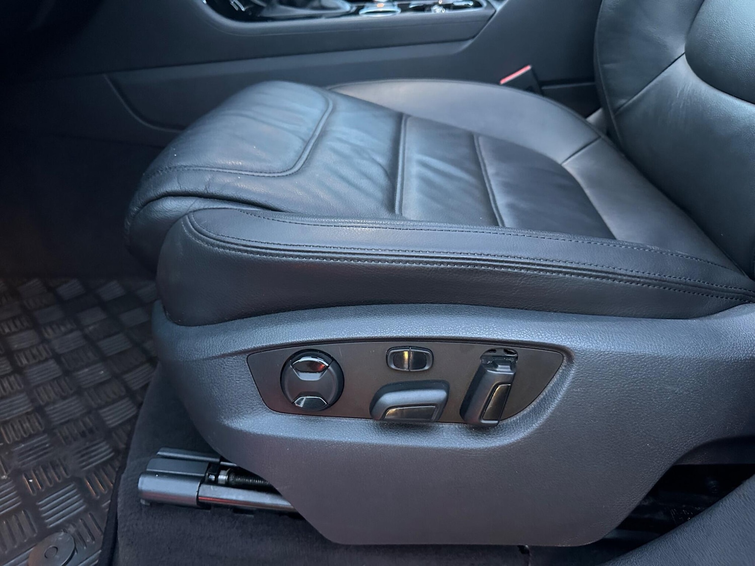 Used Volkswagen Touareg 2015 for sale - 77238302: Photo 28