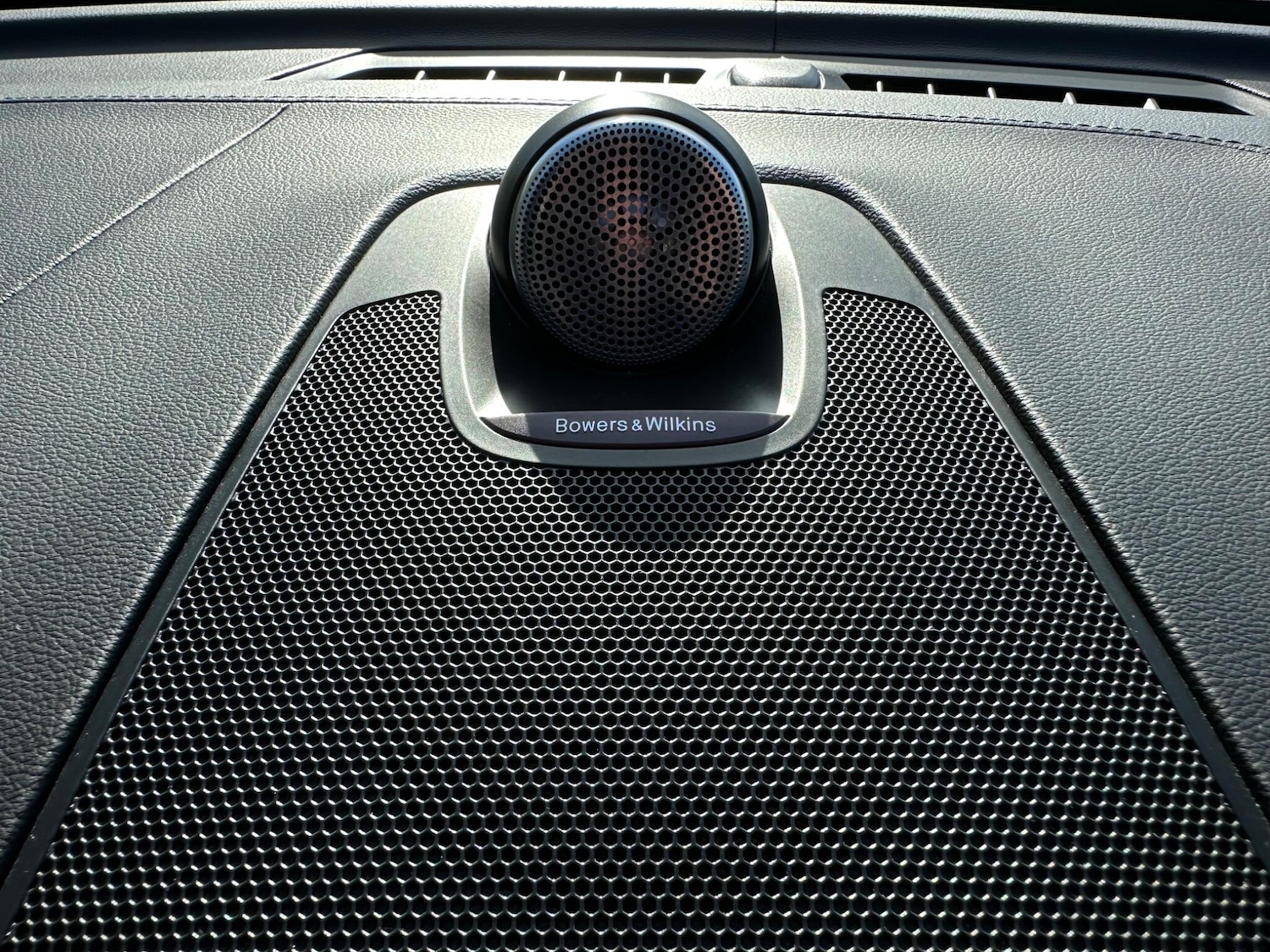 Used Volvo XC60 2017 for sale - 76801848: Photo 23