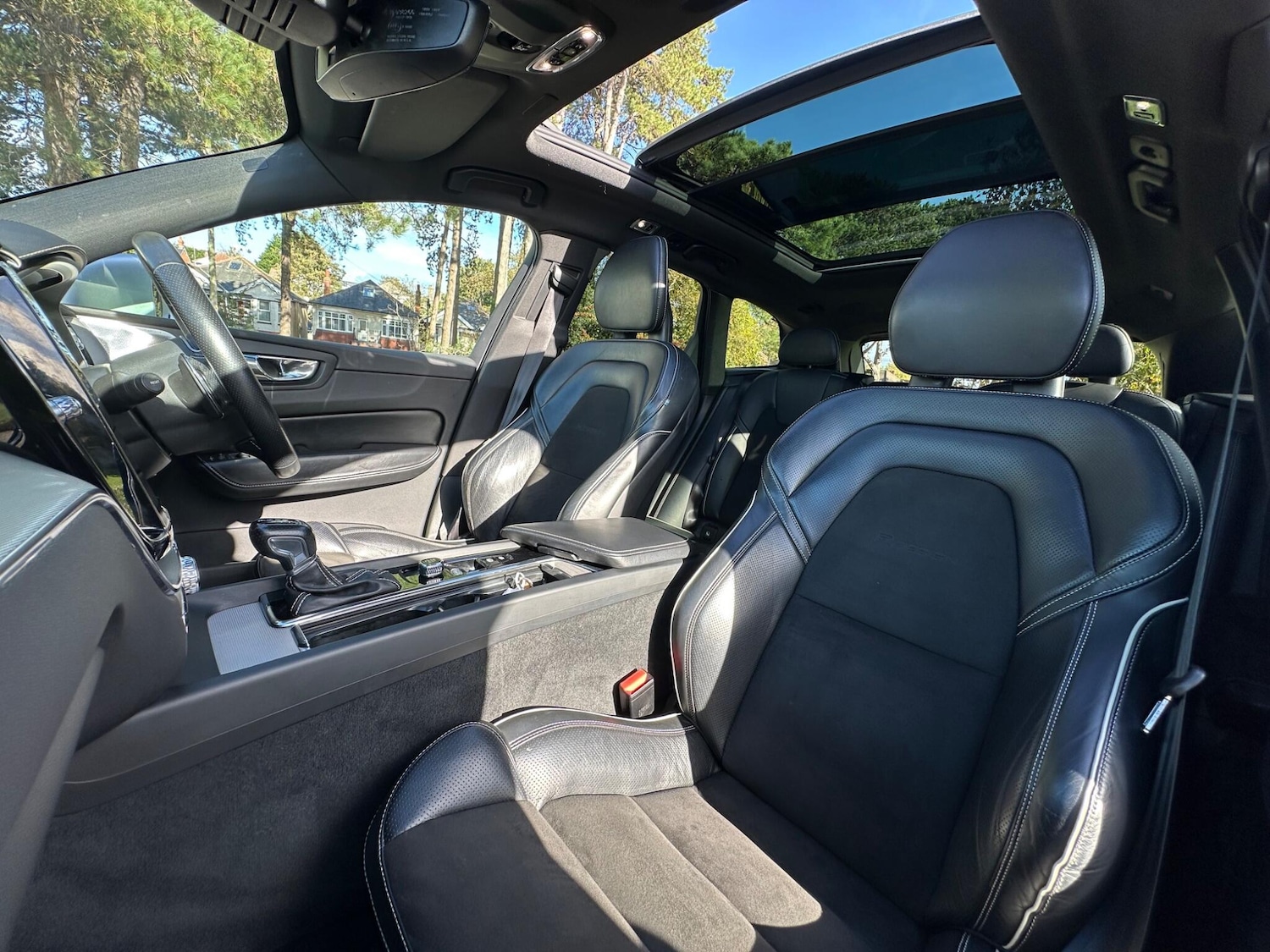 Used Volvo XC60 2017 for sale - 76801848: Photo 4