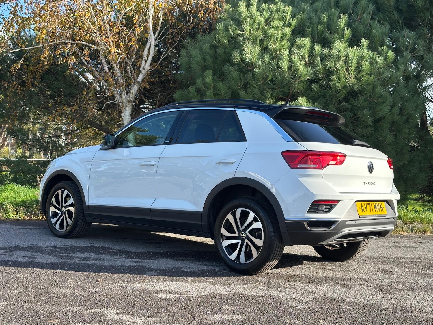 Used Volkswagen T-Roc 2021 for sale - 76800938: Photo 2